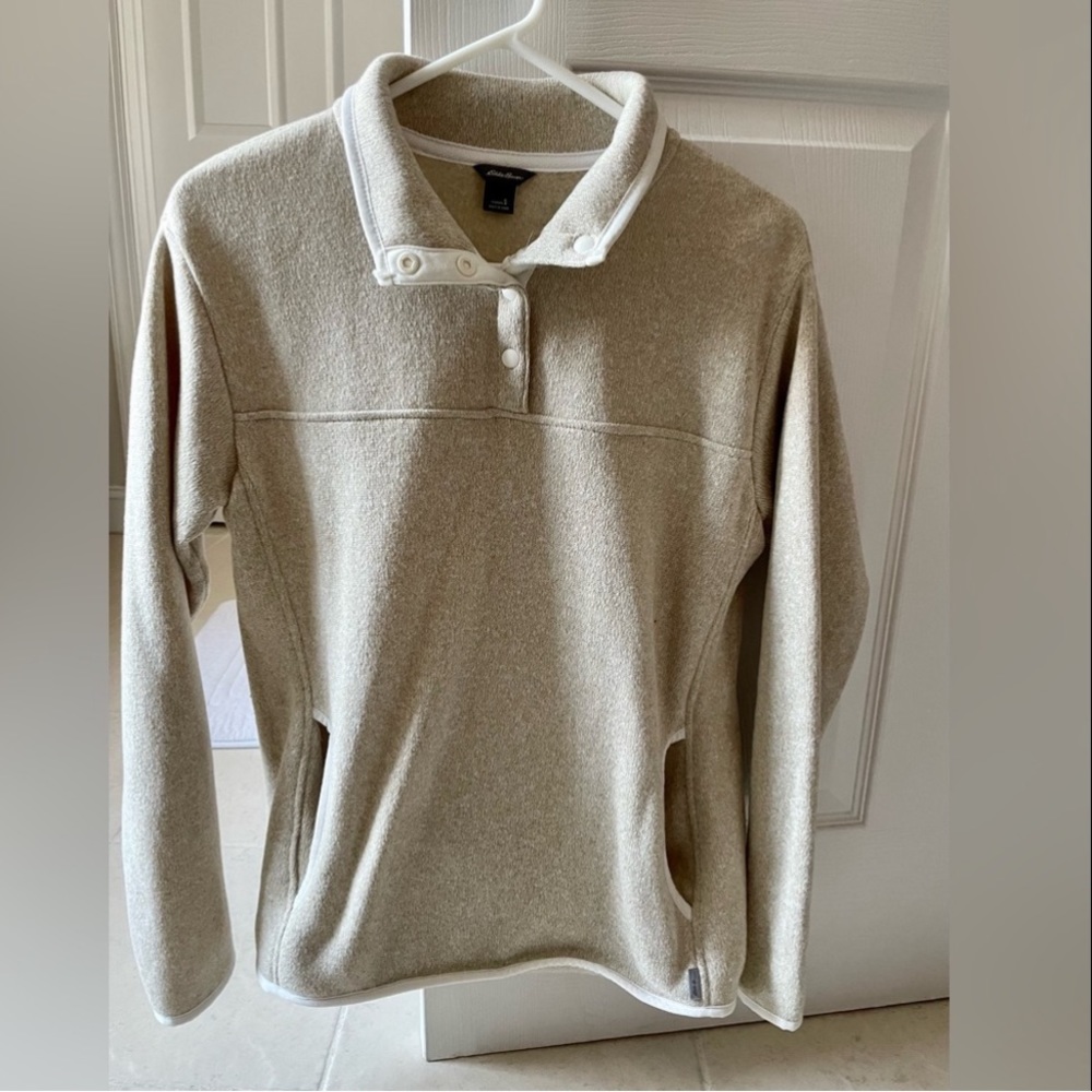 Great lightweight pullover for jeans or leggings. Tan in color